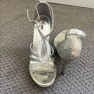 FIONI Night Silver Glitter Heels